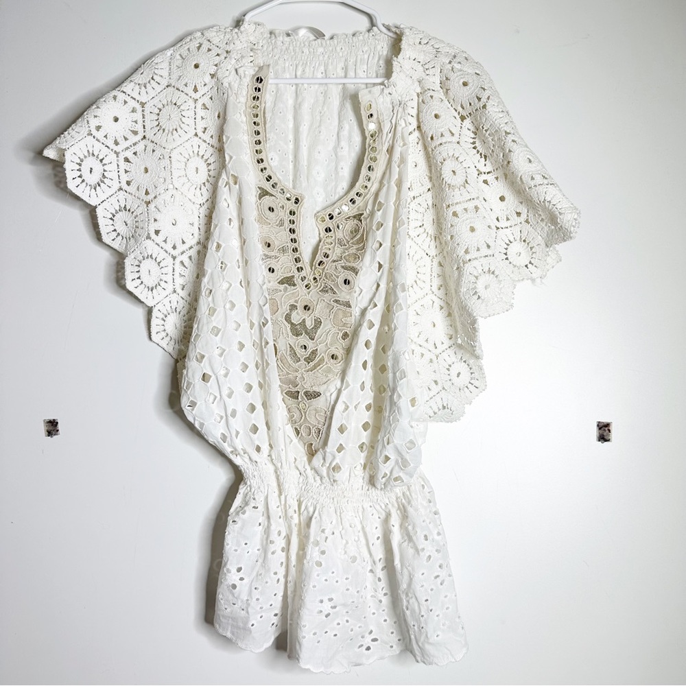 Laurie & joe beaded embroidered v-neck white cinch waist tunic